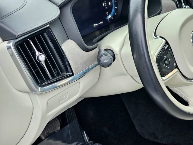 Used 2023 Volvo V90 B6 Cross Country Ultimate image 17