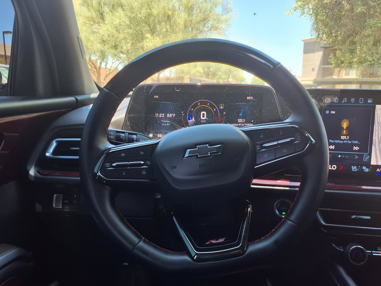 Used 2024 Chevrolet Traverse RS FWD image 19