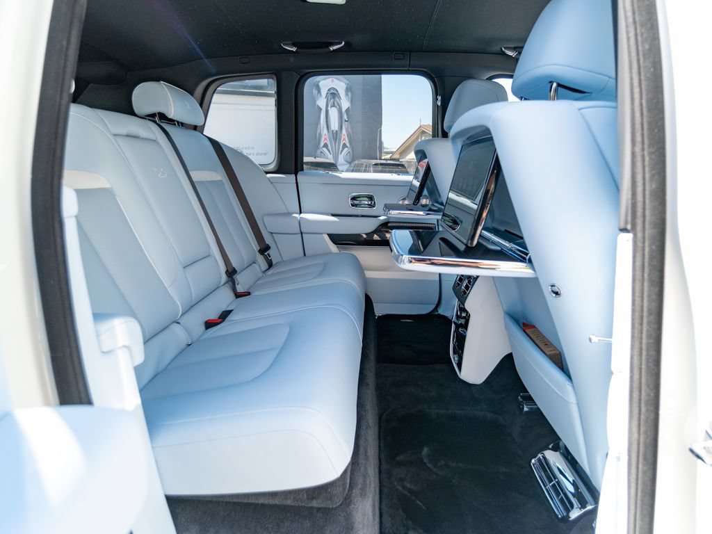 New 2027 Rolls-Royce Cullinan Black Badge AWD/4WD image 36