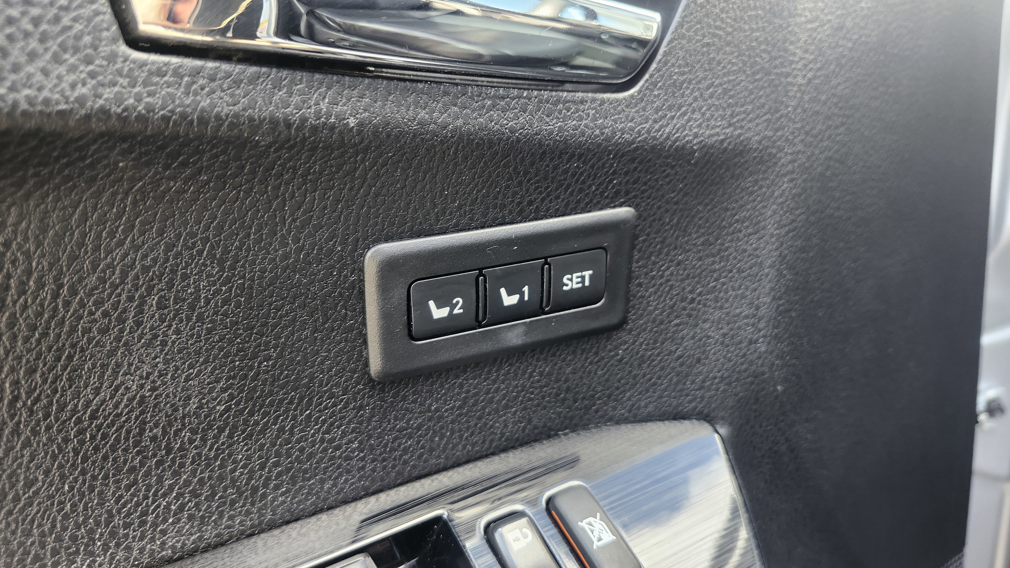 Used 2016 Toyota RAV4 Limited image 26