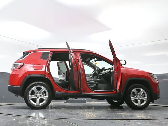 Used 2024 Jeep Compass Latitude image 71