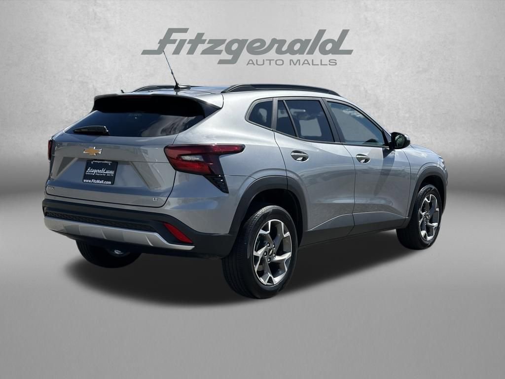 Used 2025 Chevrolet Trax LT FWD image 5