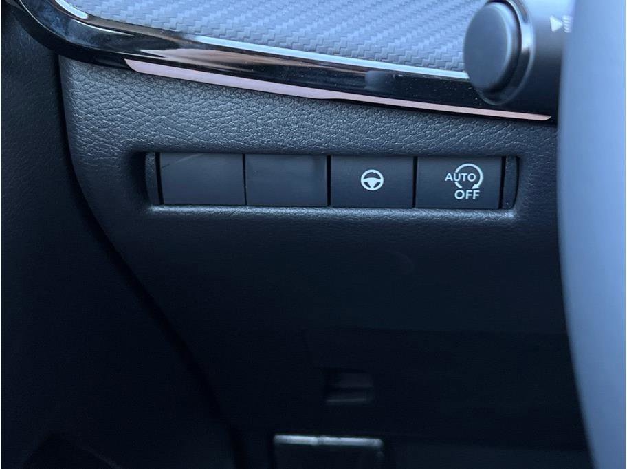 New 2025 Nissan Kicks SR FWD image 20