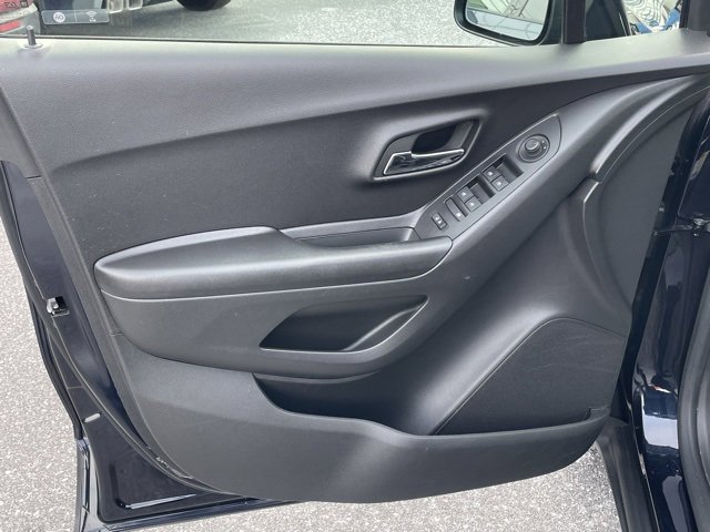 Certified 2022 Chevrolet Trax LT w/ LT Convenience Package image 27