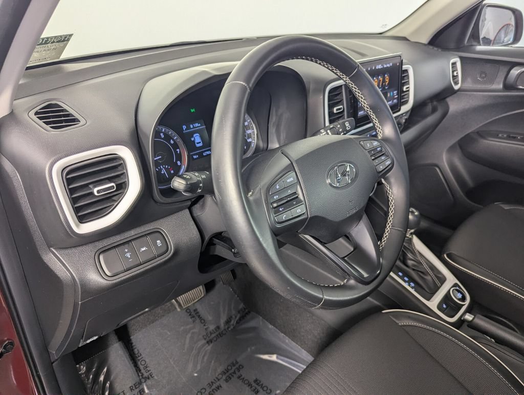 Used 2022 Hyundai Venue Limited FWD image 12