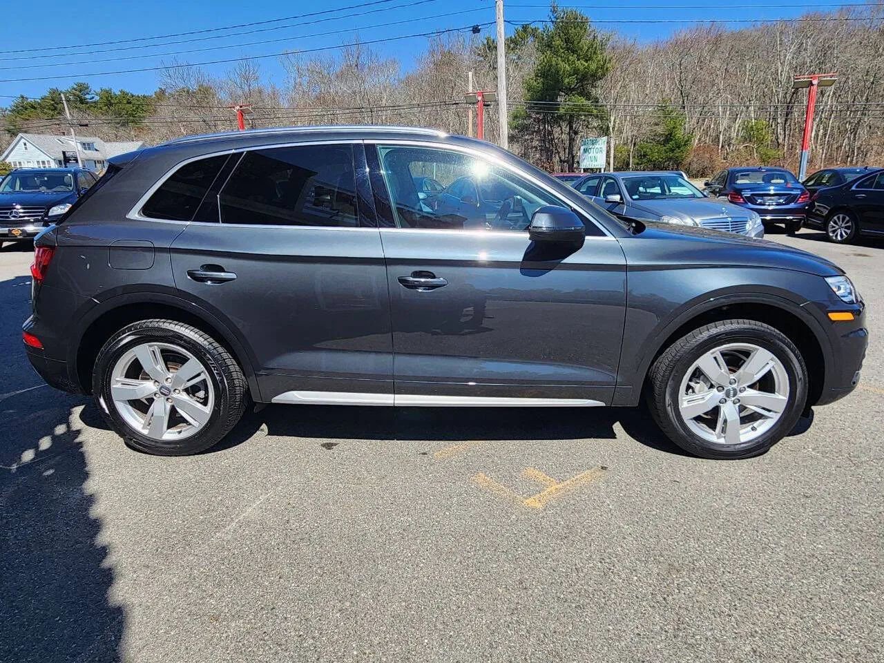 Used 2019 Audi Q5 2.0T Premium w/ Convenience Package AWD/4WD image 4
