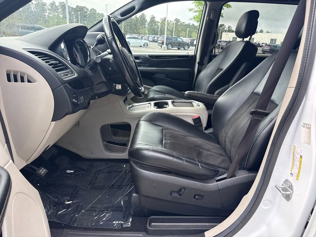 Used 2019 Dodge Grand Caravan SXT image 13