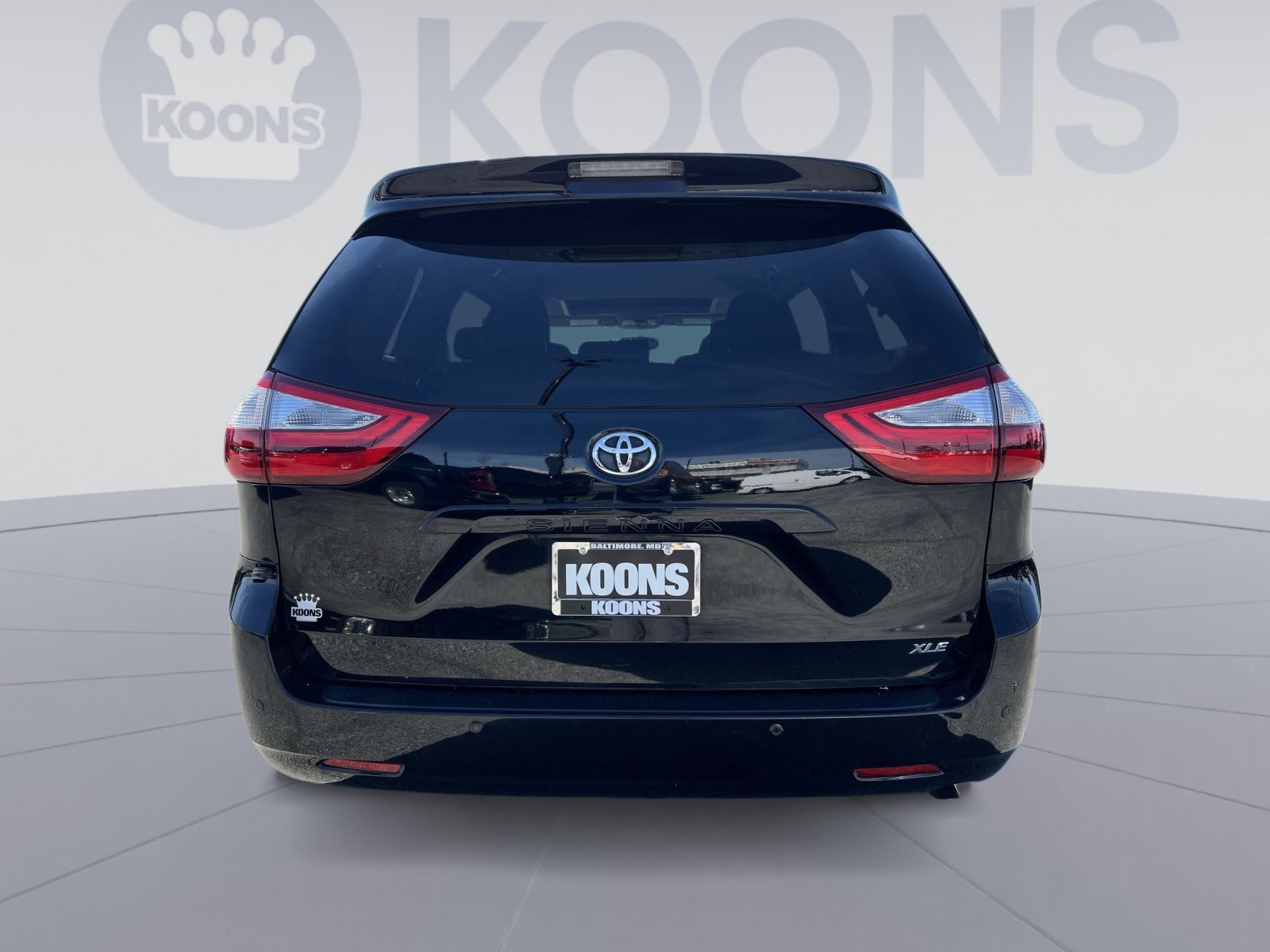 Used 2017 Toyota Sienna XLE w/ XLE Navigation Package FWD image 5