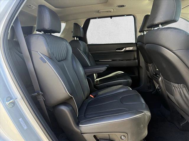 Used 2023 Hyundai Palisade Limited w/ Cargo Package image 19