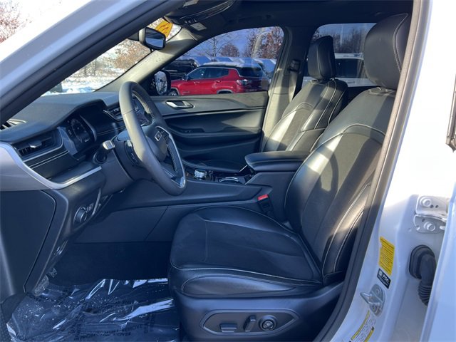 Certified 2023 Jeep Grand Cherokee Altitude image 4