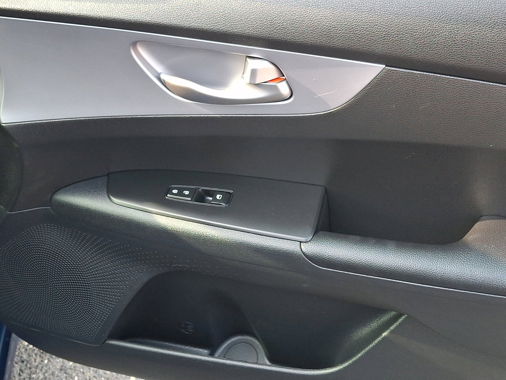Used 2022 Kia Forte LXS image 10