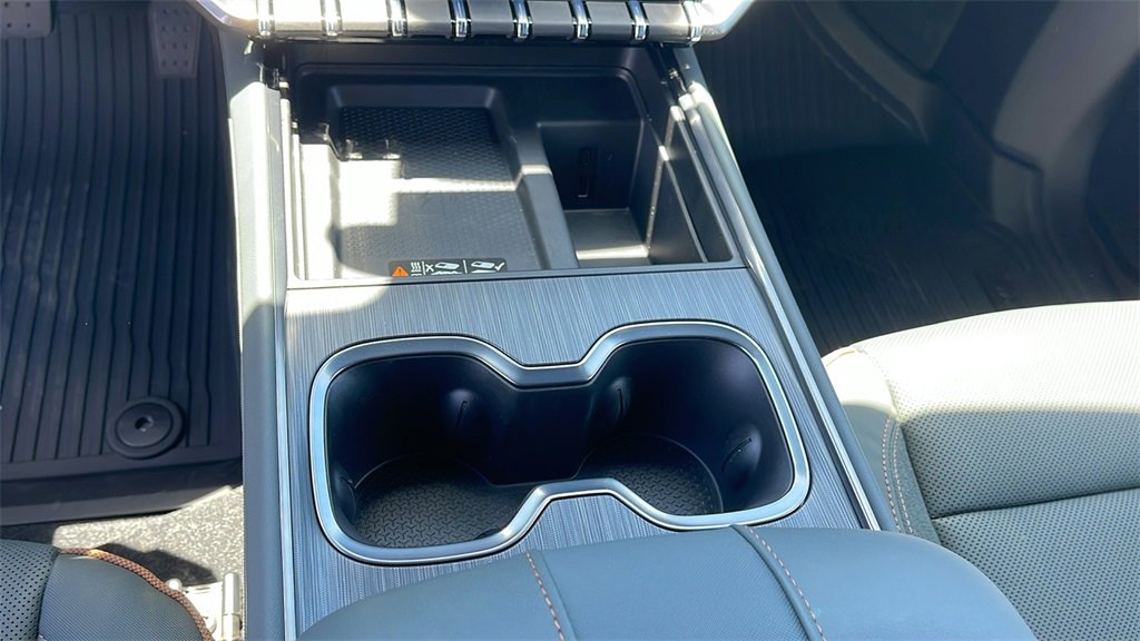 New 2025 GMC Acadia AT4 w/ Luxury Package image 21