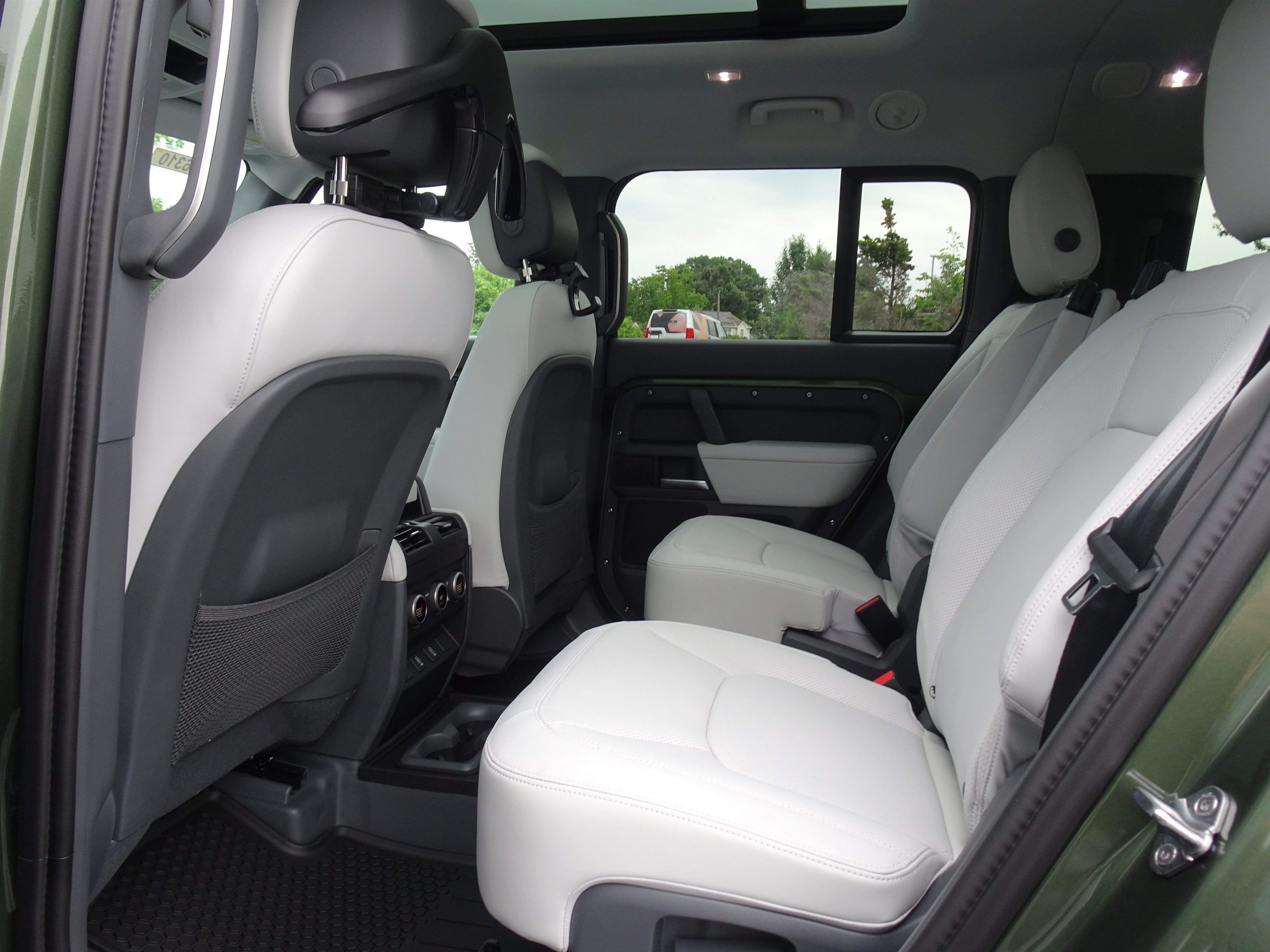 New 2026 Land Rover Defender 130 X-Dynamic SE AWD/4WD image 22