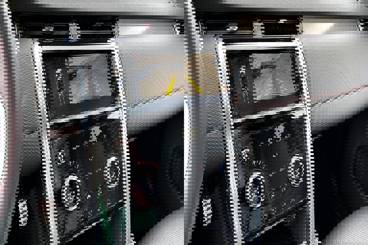 Used 2023 Land Rover Discovery Sport SE R-Dynamic image 29