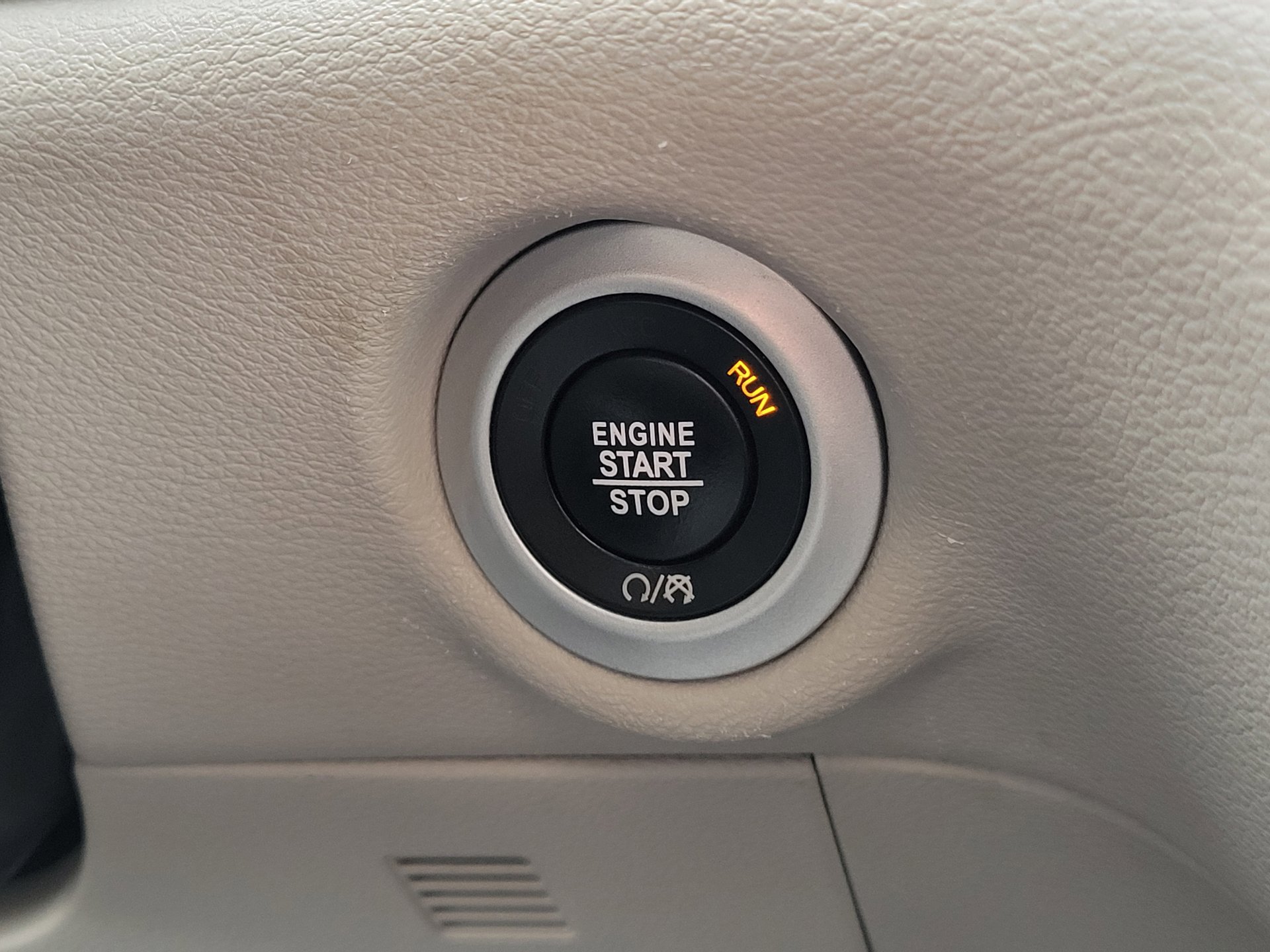 Used 2020 Chrysler Pacifica Touring-L FWD image 30