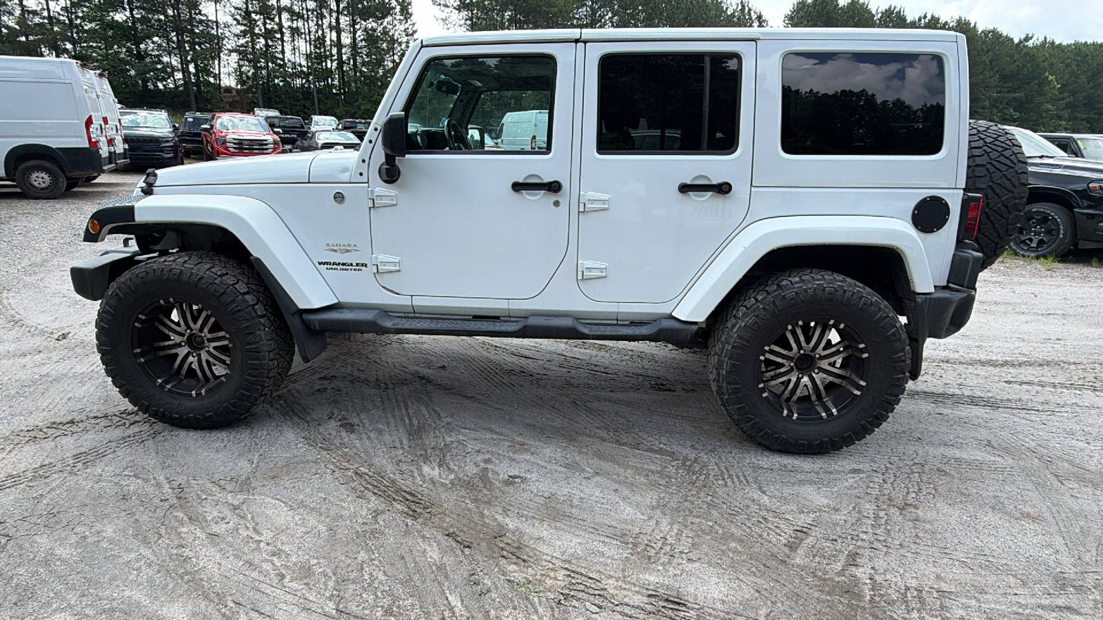 Used 2011 Jeep Wrangler Unlimited Sahara AWD/4WD image 11