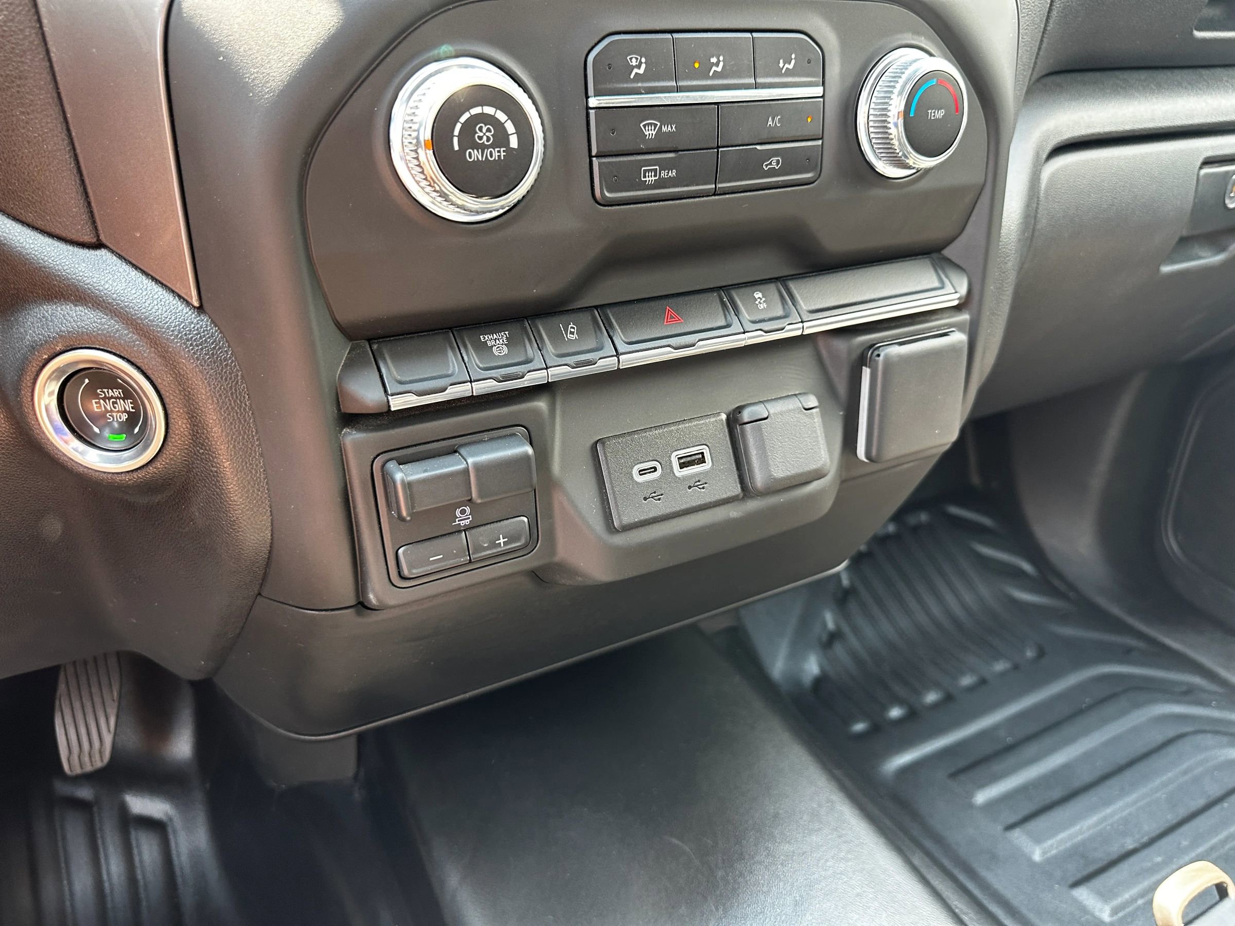 Used 2024 GMC Sierra 3500 Pro w/ Convenience Package image 30