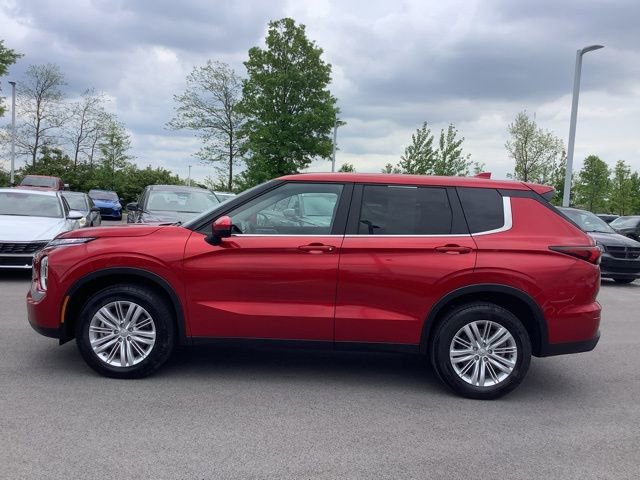 Used 2024 Mitsubishi Outlander ES image 4