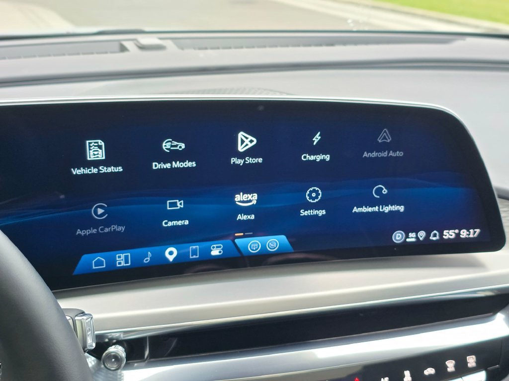 Certified 2025 Cadillac Lyriq Luxury AWD/4WD image 24