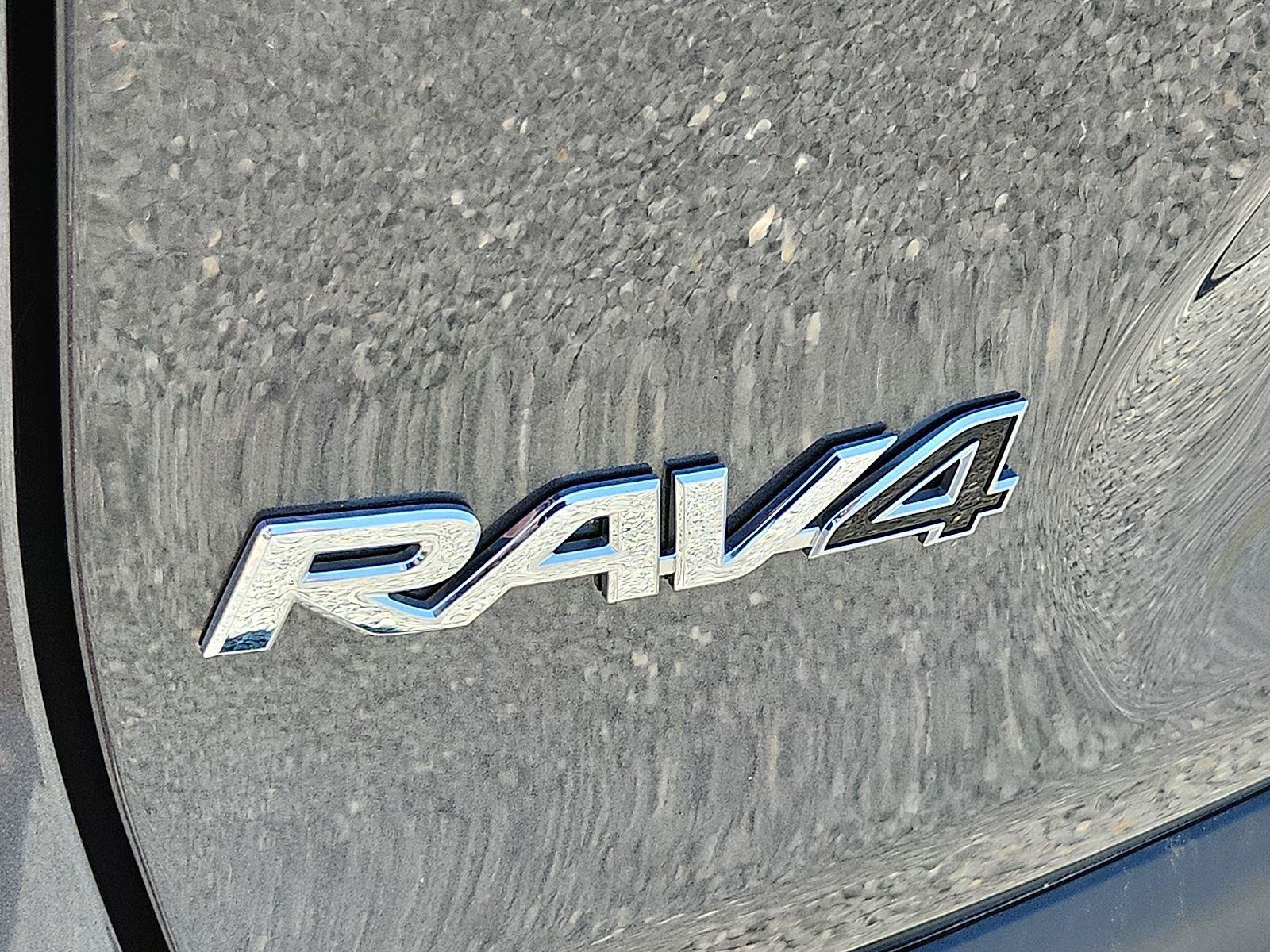 Used 2022 Toyota RAV4 XLE AWD/4WD image 15