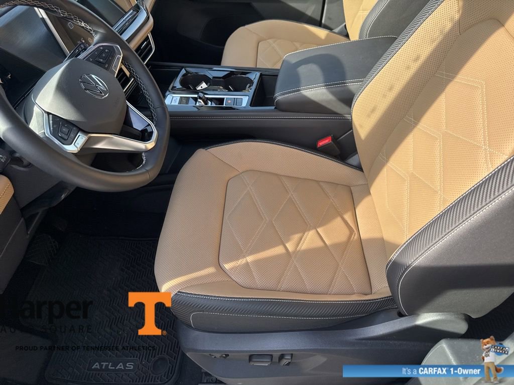 Used 2025 Volkswagen Atlas Cross Sport SE w/ Panoramic Sunroof Package FWD image 13