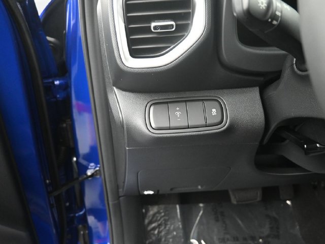 Used 2025 Hyundai Venue SEL FWD image 18