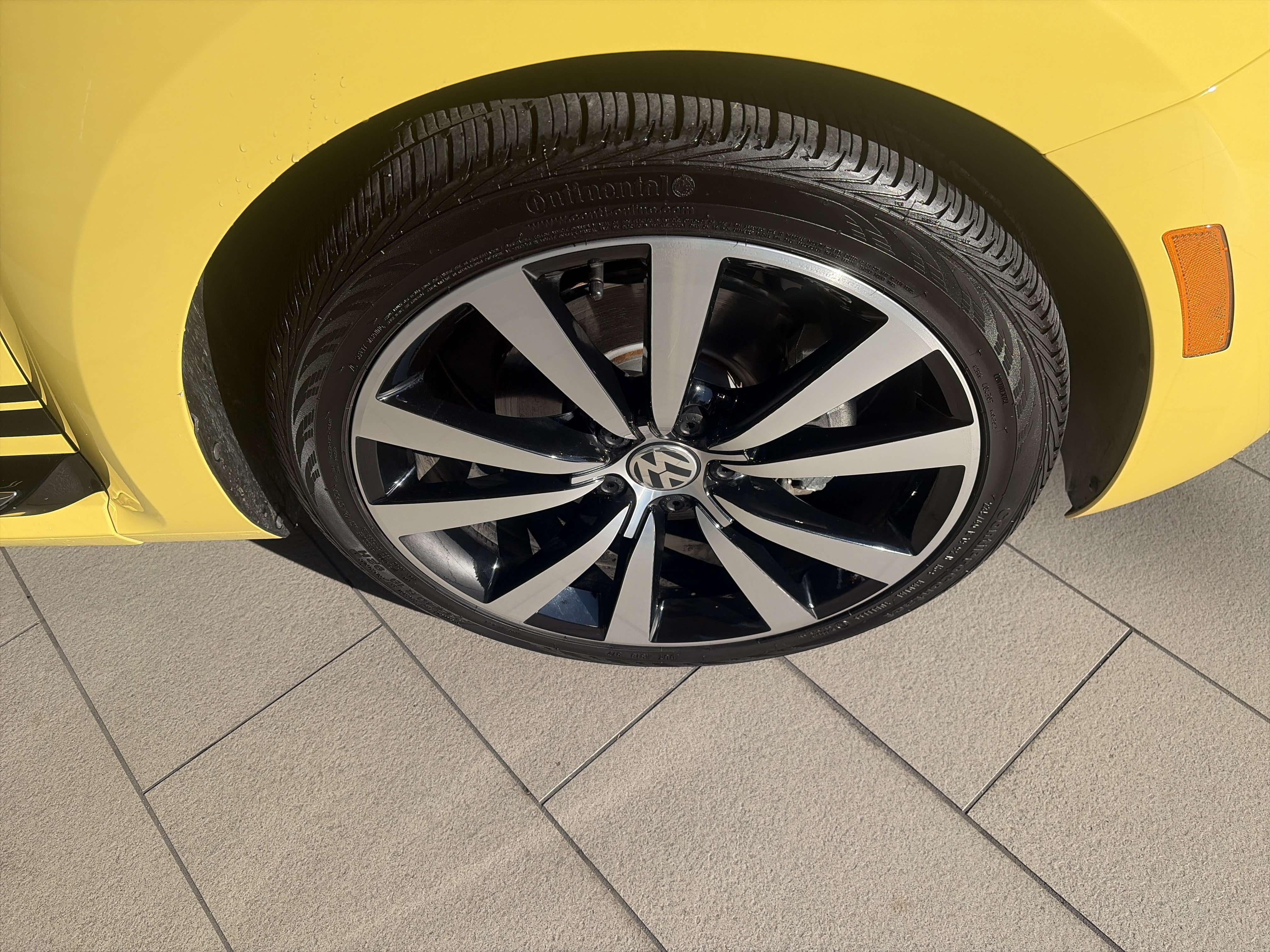 Used 2014 Volkswagen Beetle GSR FWD image 25