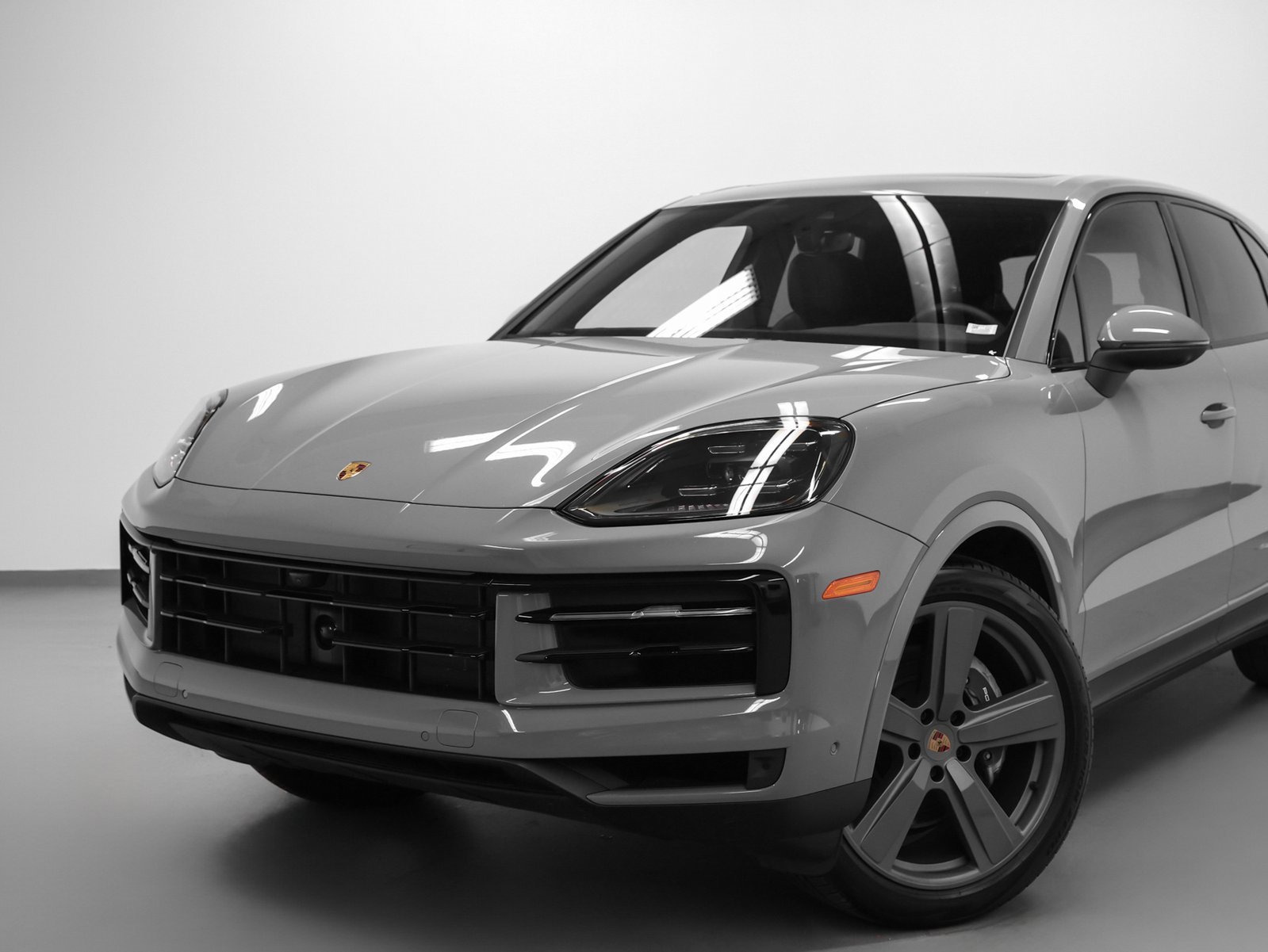 Used 2025 Porsche Cayenne image 7
