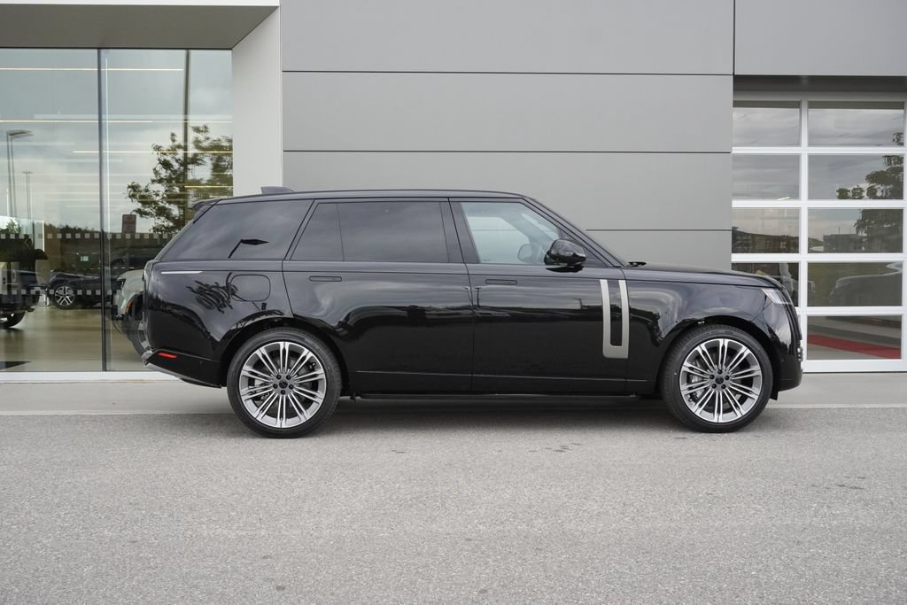 New 2026 Land Rover Range Rover Long Wheelbase SE AWD/4WD image 7