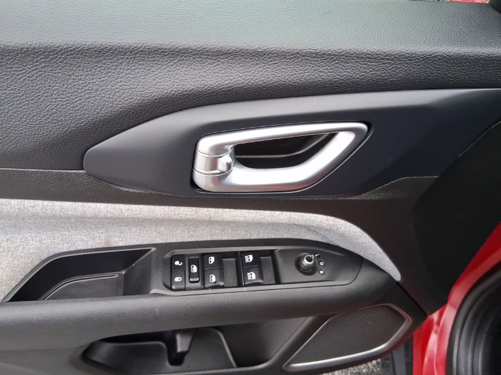 Used 2024 Jeep Compass Latitude image 10