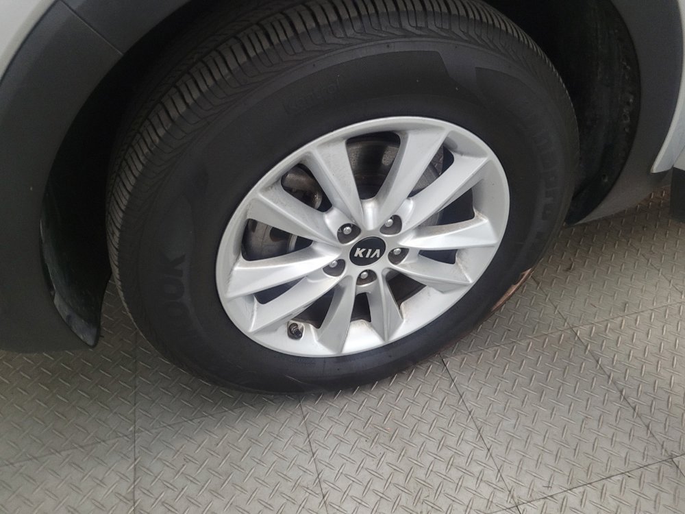 Used 2019 Kia Sorento LX image 31