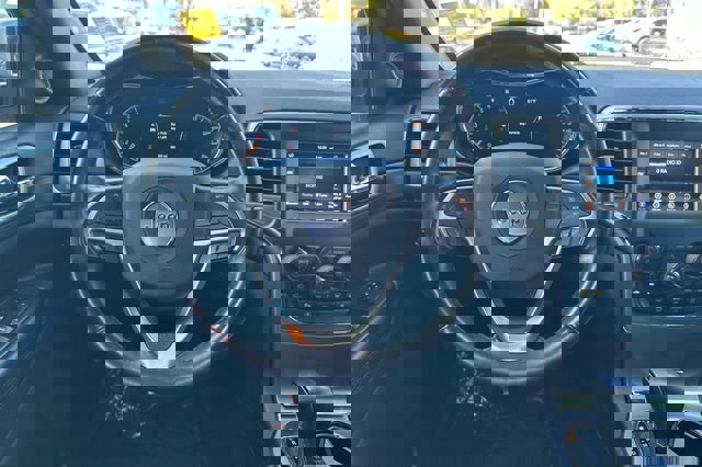 Used 2021 Jeep Grand Cherokee Laredo image 16