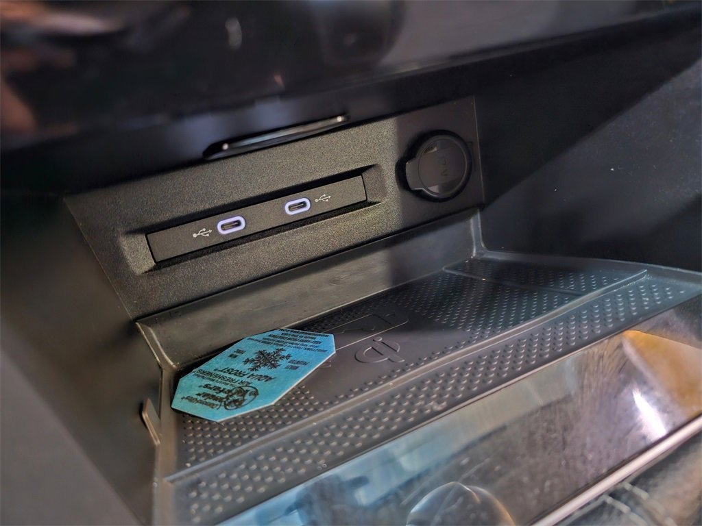 Used 2024 Volkswagen Taos SE image 29