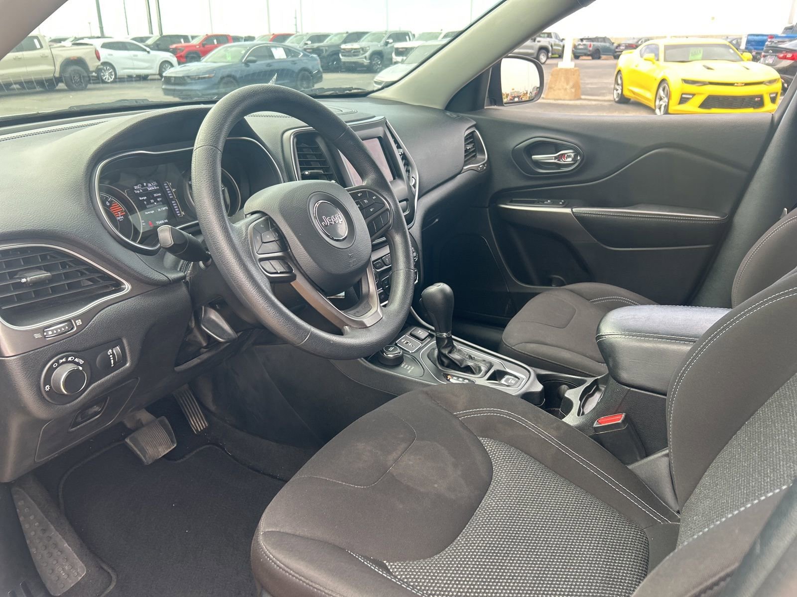 Used 2020 Jeep Cherokee Latitude AWD/4WD image 14