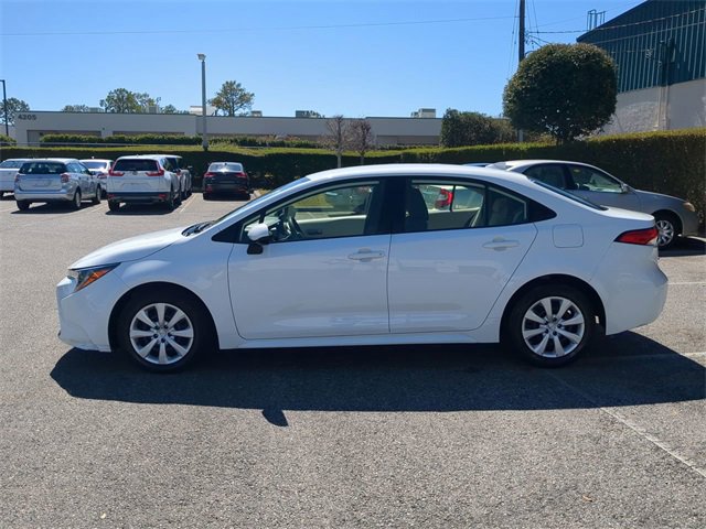 Used 2022 Toyota Corolla LE image 7
