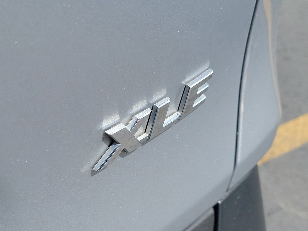 Used 2019 Toyota RAV4 XLE FWD image 11