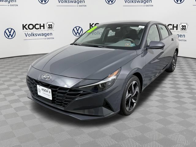 Used 2023 Hyundai Elantra SEL w/ Convenience Package FWD image 3