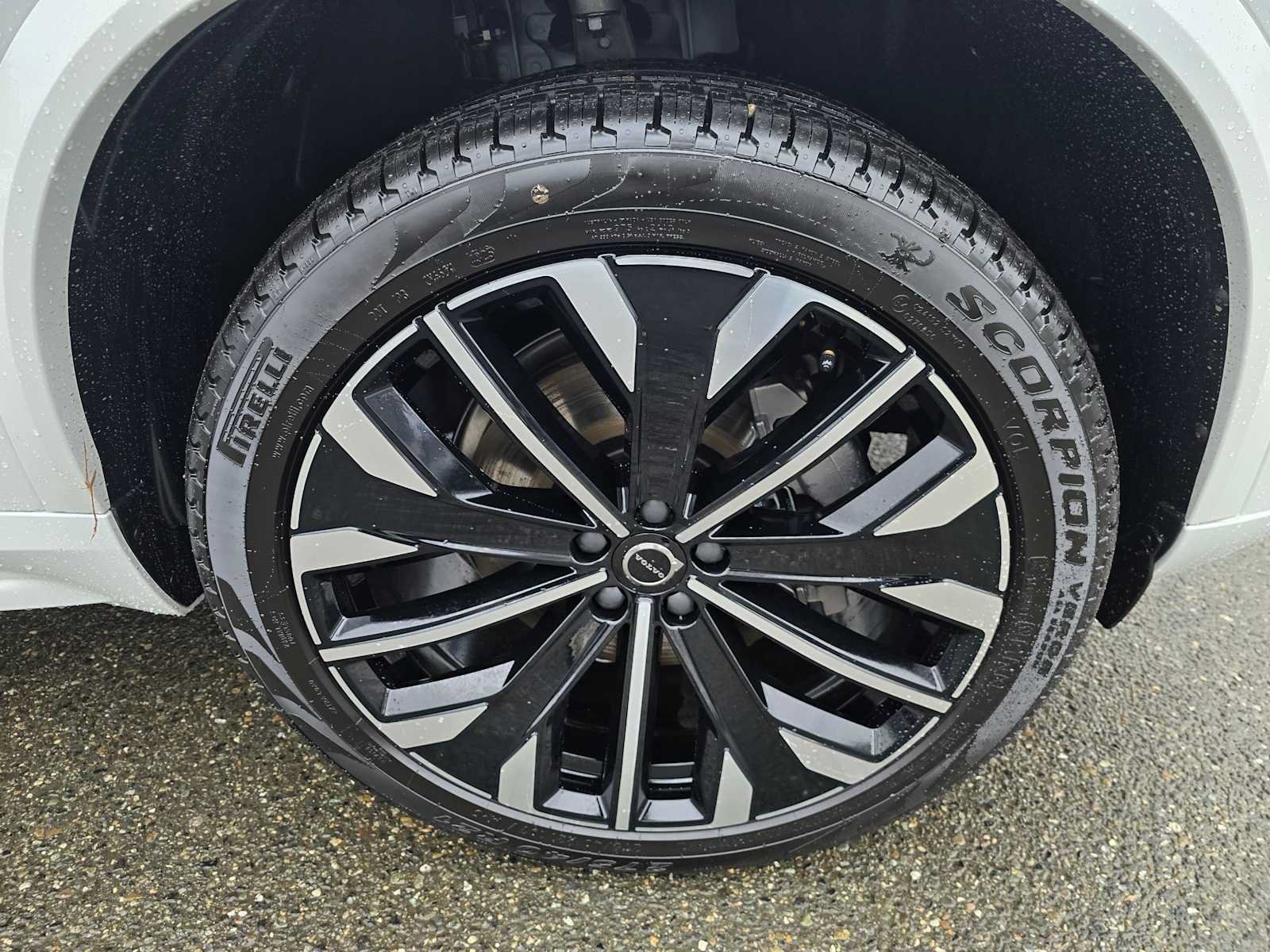 New 2026 Volvo XC90 B6 Plus w/ Protection Package Premier AWD/4WD image 9