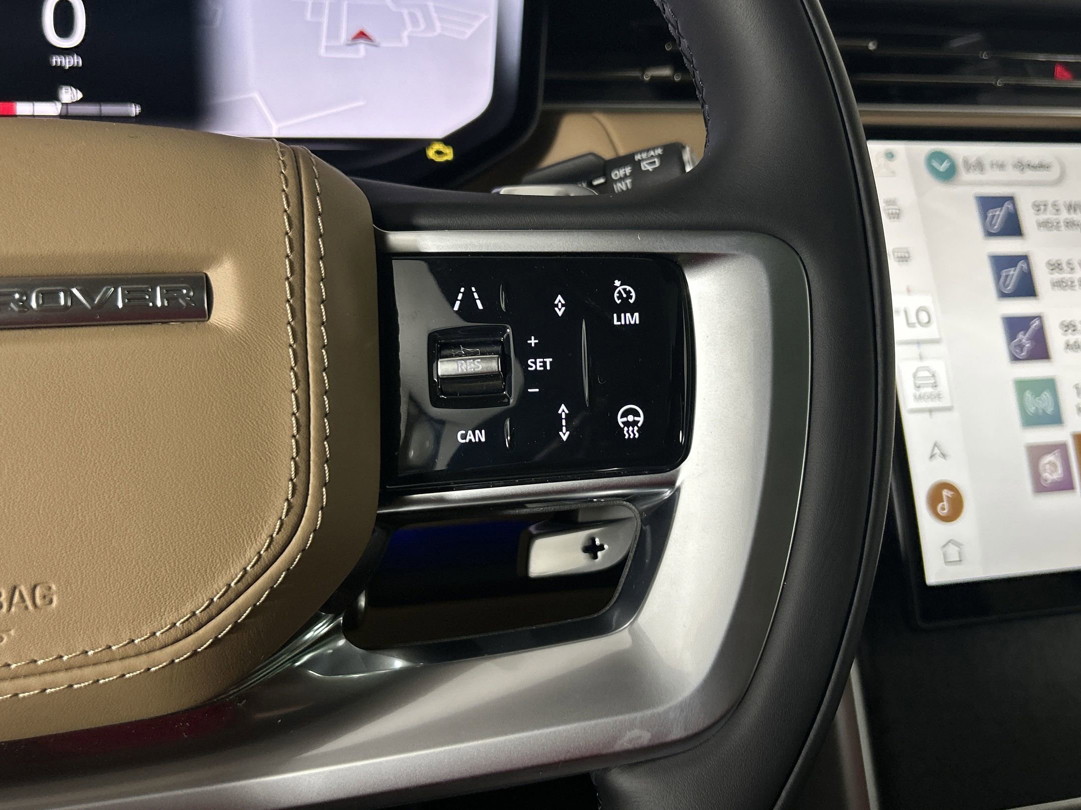New 2025 Land Rover Range Rover SE image 20