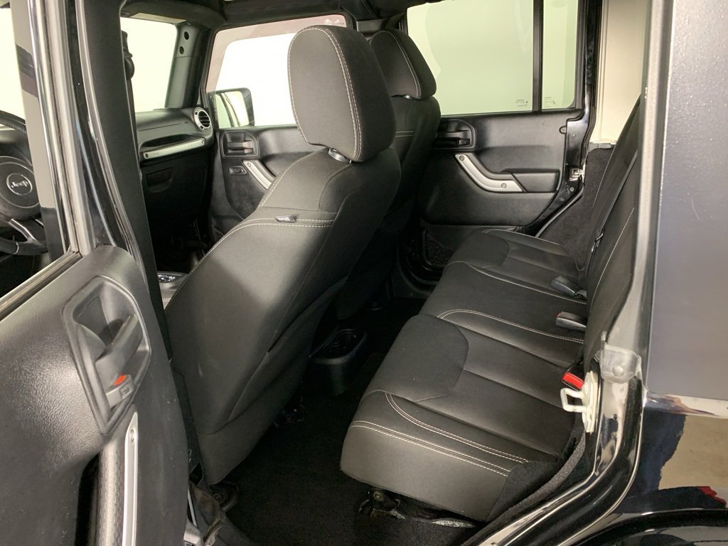 Used 2016 Jeep Wrangler Unlimited Sahara w/ Connectivity Group image 29