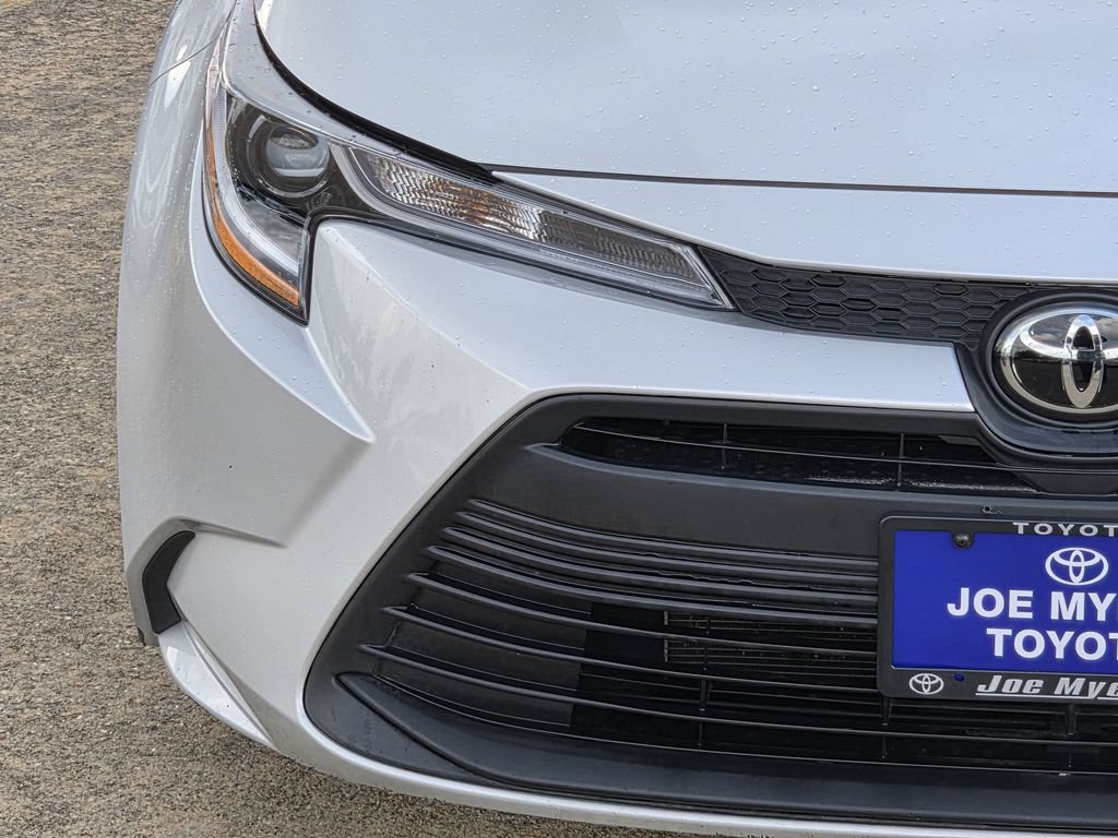 Used 2025 Toyota Corolla LE FWD image 5