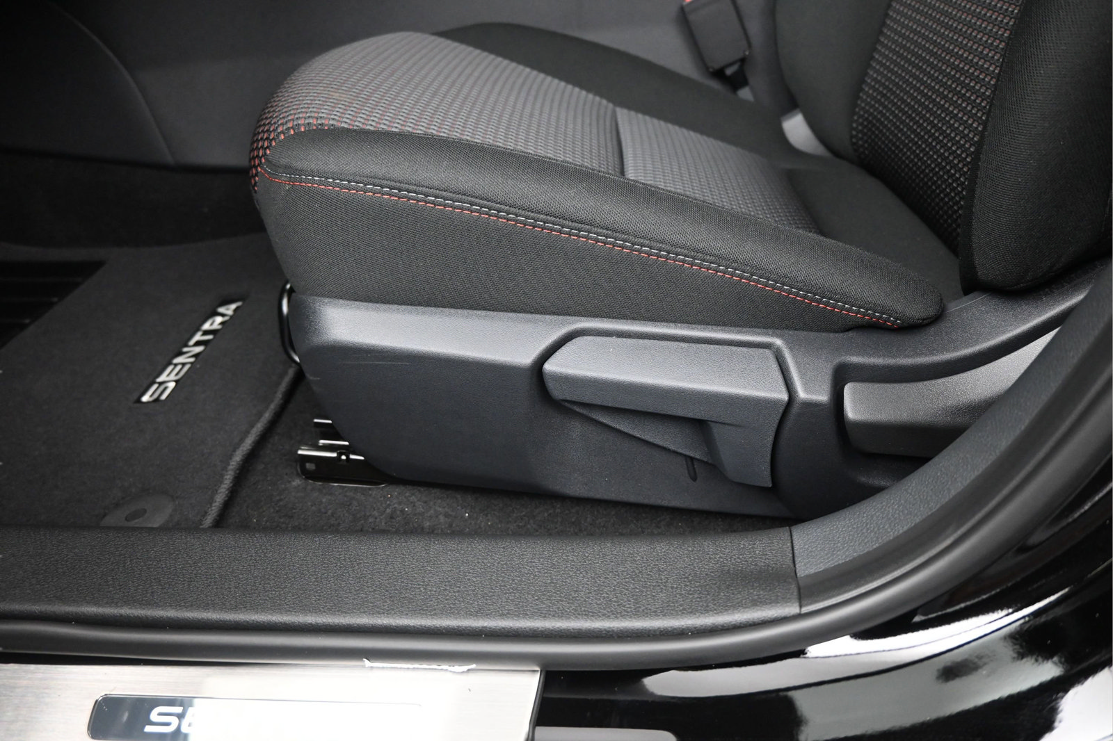 Used 2026 Nissan Sentra SR w/ Floor Mat Package FWD image 10