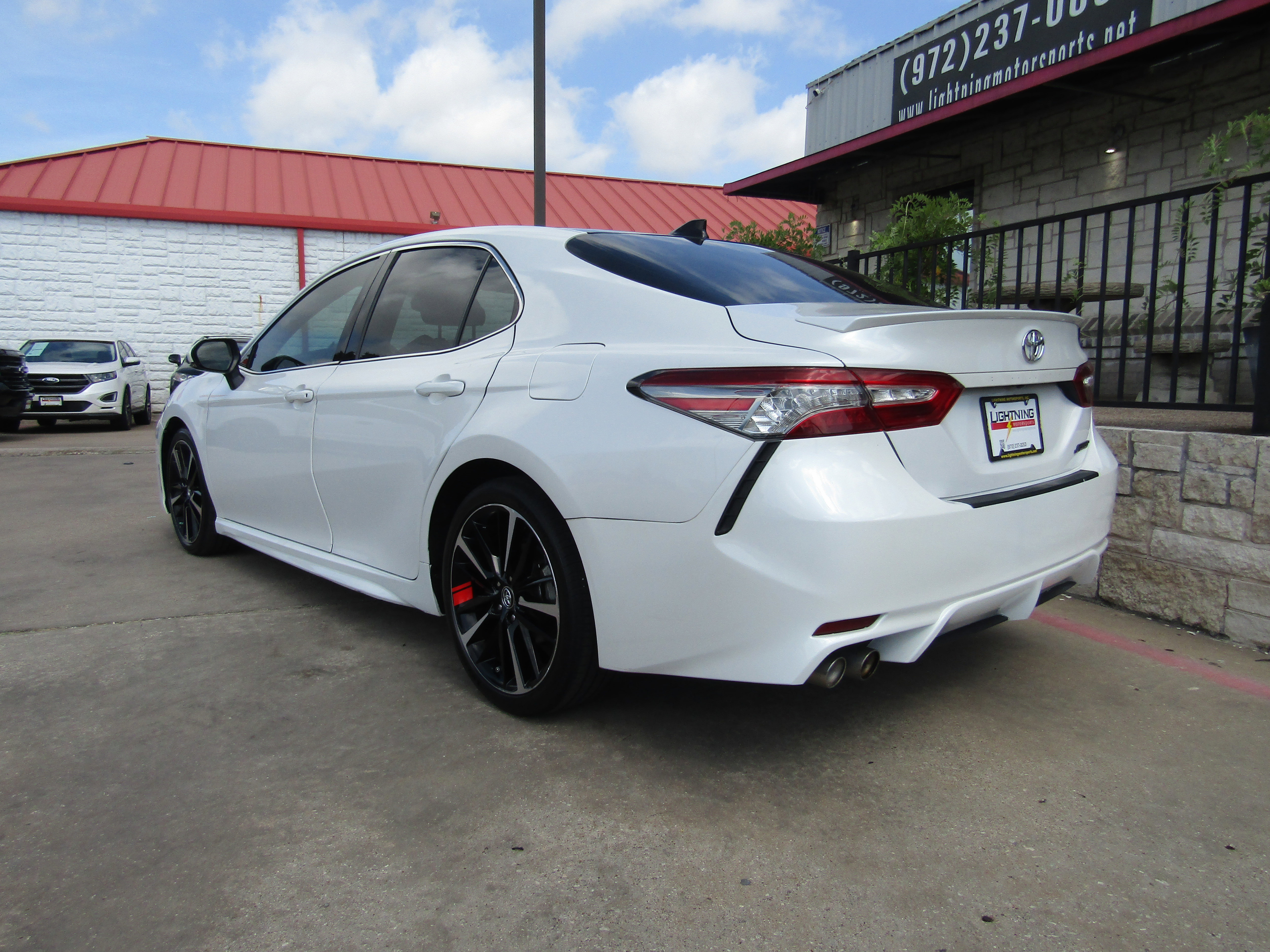 Used 2019 Toyota Camry XSE image 3