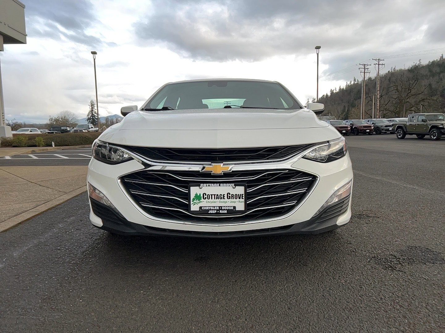 Used 2023 Chevrolet Malibu LT FWD image 2