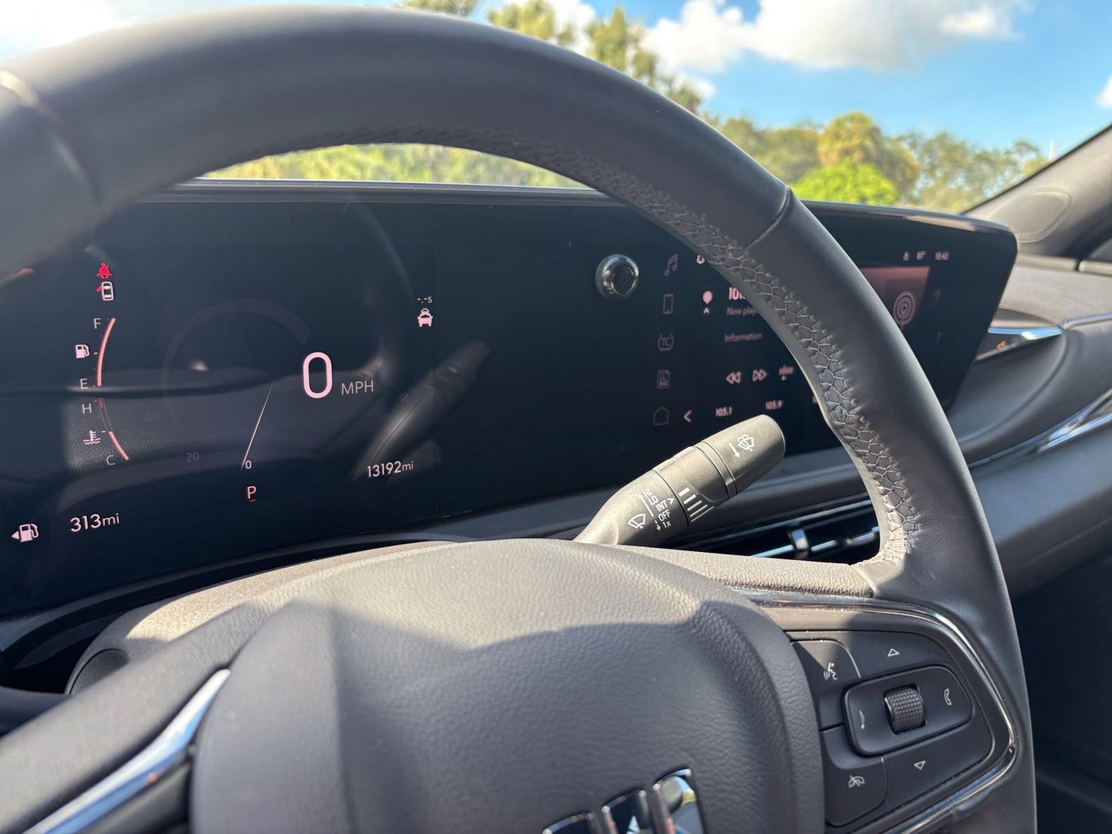 Used 2025 Buick Envista Sport Touring image 40