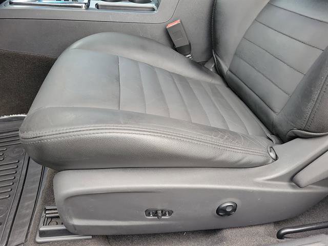 Used 2011 Dodge Challenger SE image 15