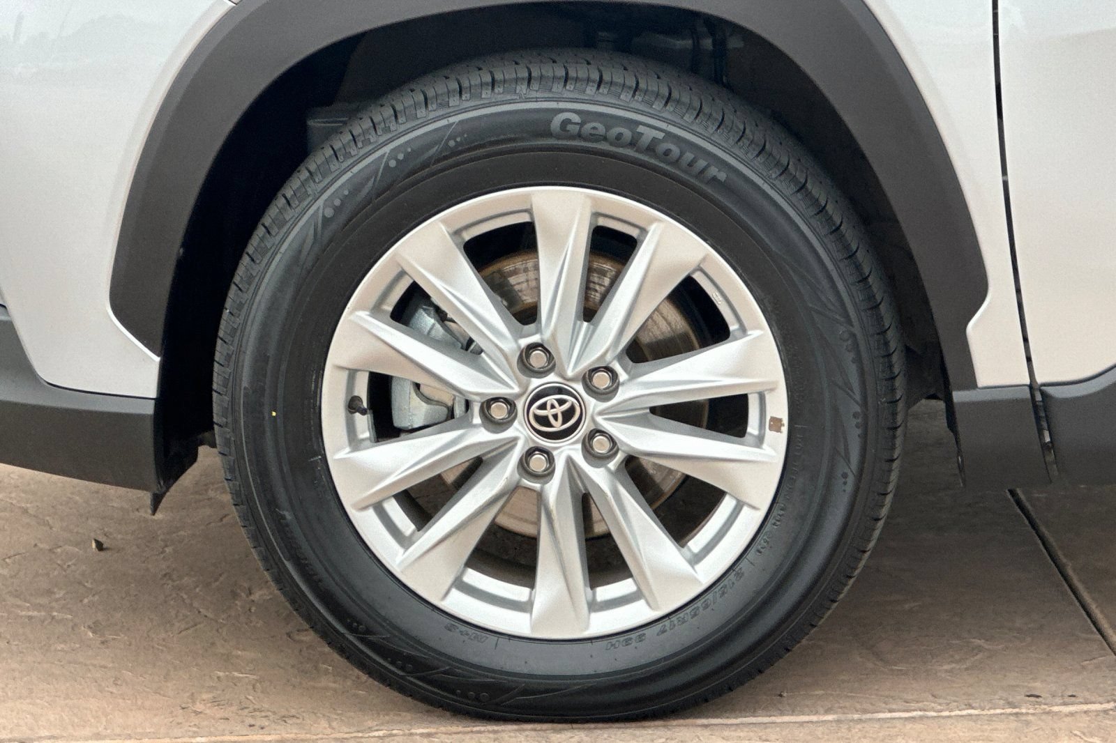 Certified 2025 Toyota Corolla Cross LE FWD image 33