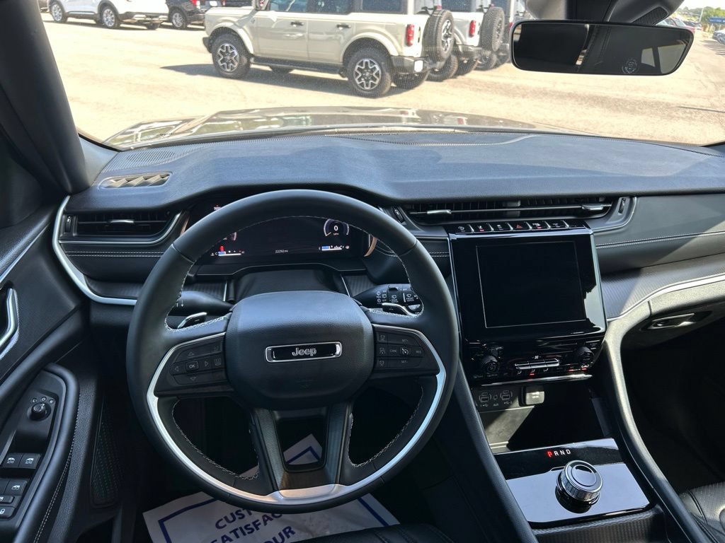 Used 2025 Jeep Grand Cherokee Laredo X AWD/4WD image 14