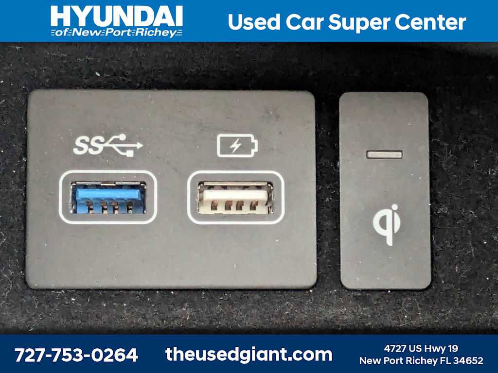 Used 2022 Genesis GV70 2.5T w/ Select Package AWD/4WD image 32