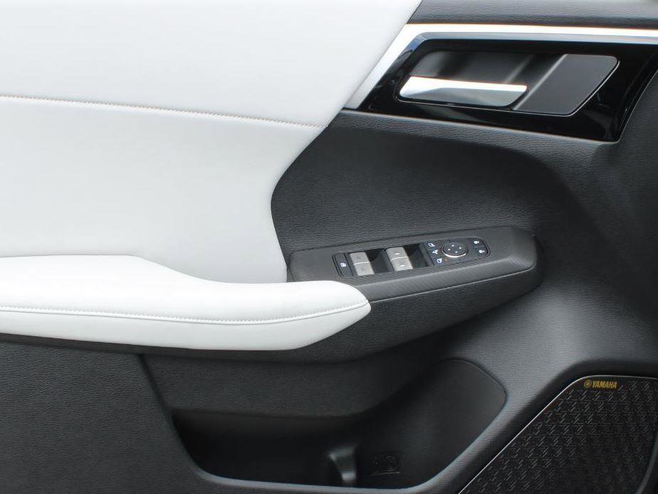 New 2025 Mitsubishi Outlander SE image 16